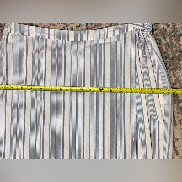 TOBI Blue and white striped wrap mini skirt size L. - Picture 10 of 12